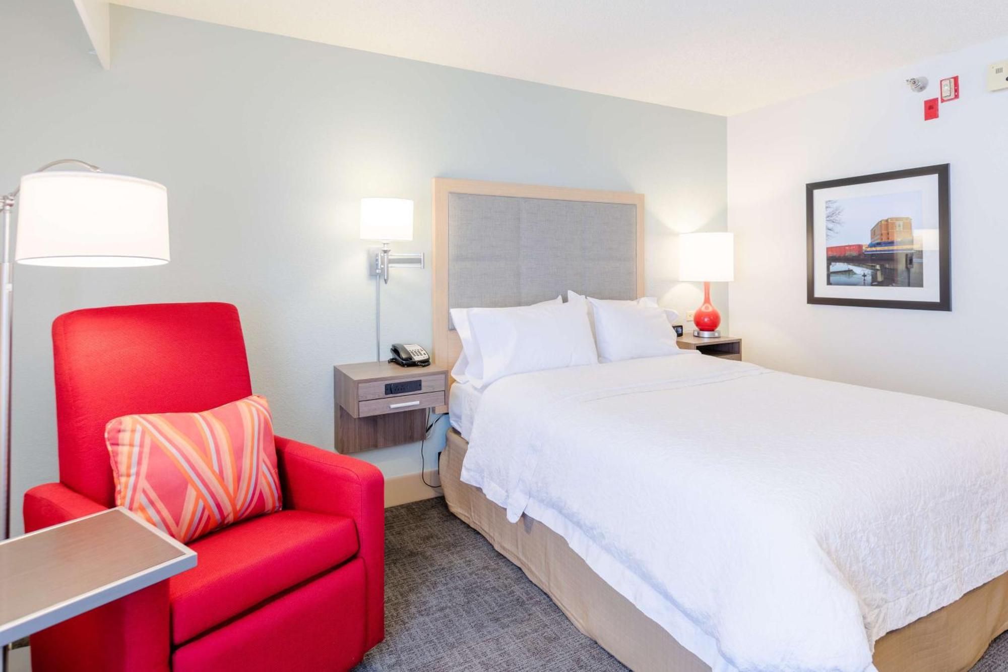 Queen Room with Mobility Access/Non-Smoking
