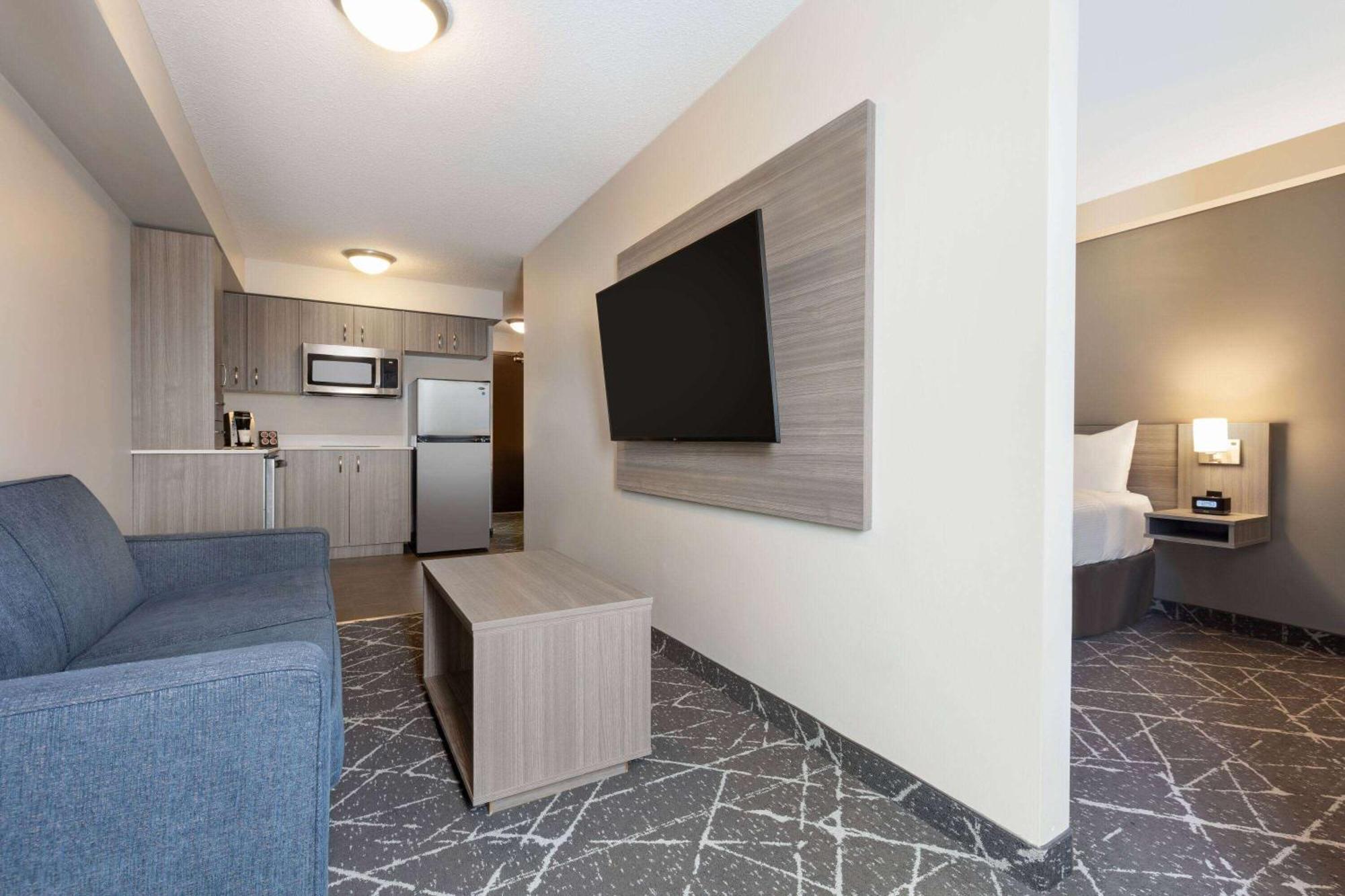One-Bedroom Queen Suite - Non-Smoking