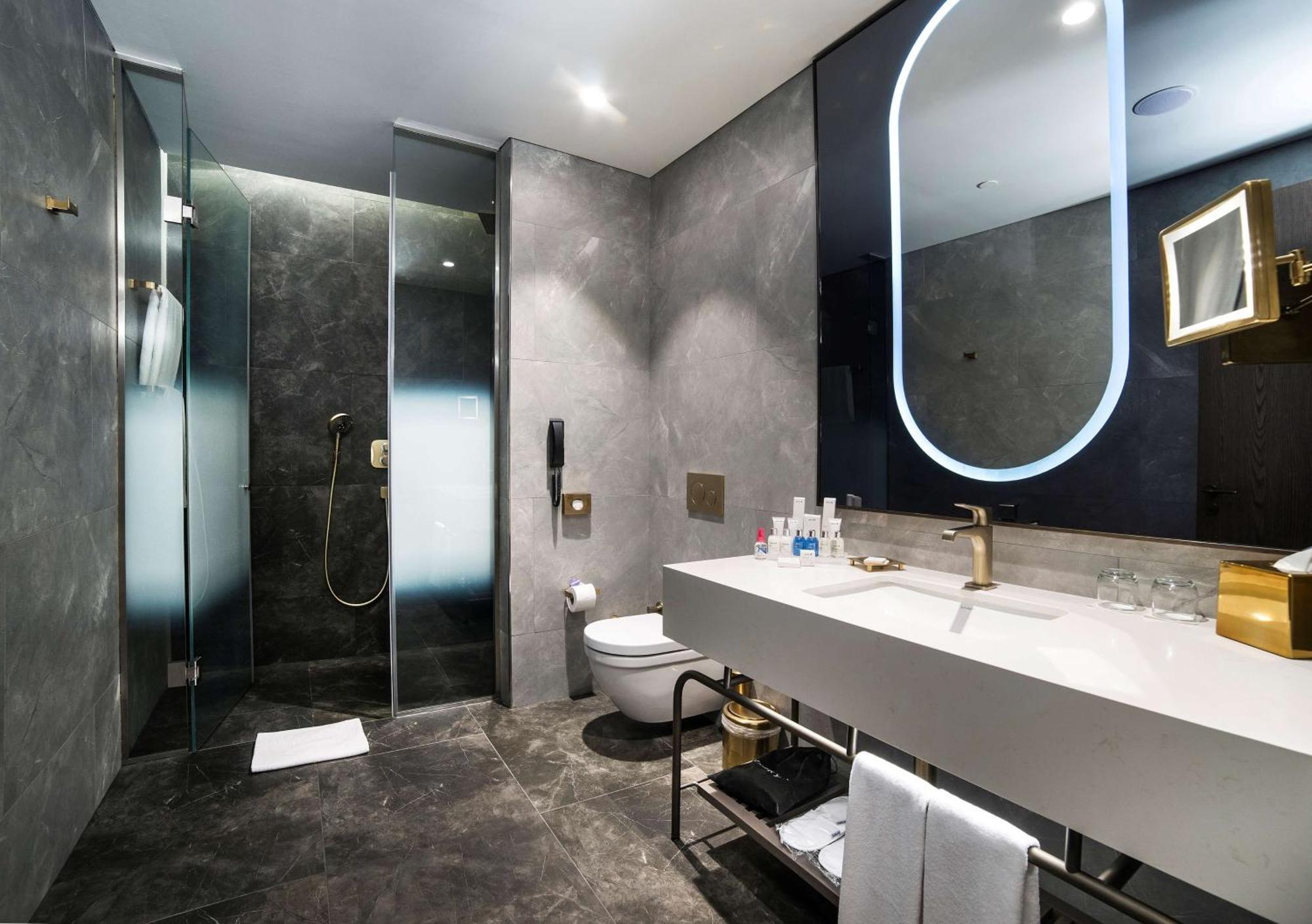 Collection Premium Room with City and Forest View