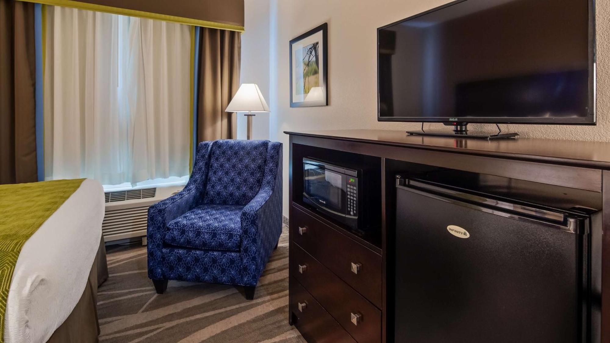 Queen Room with Two Queen Beds and Bath Tub - Disability Access/Non-Smoking