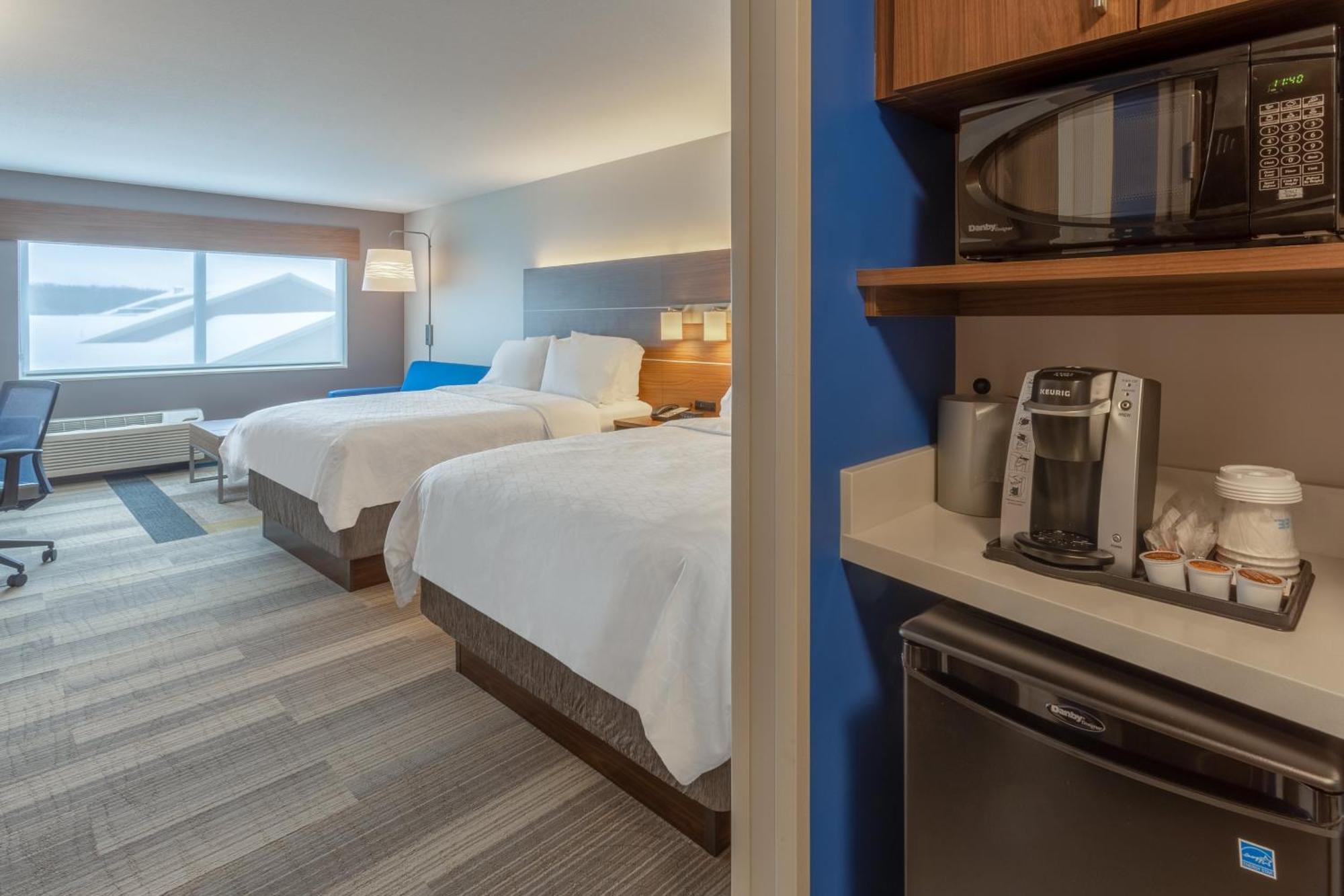 Queen Suite with Hearing Accessibility - Non-Smoking