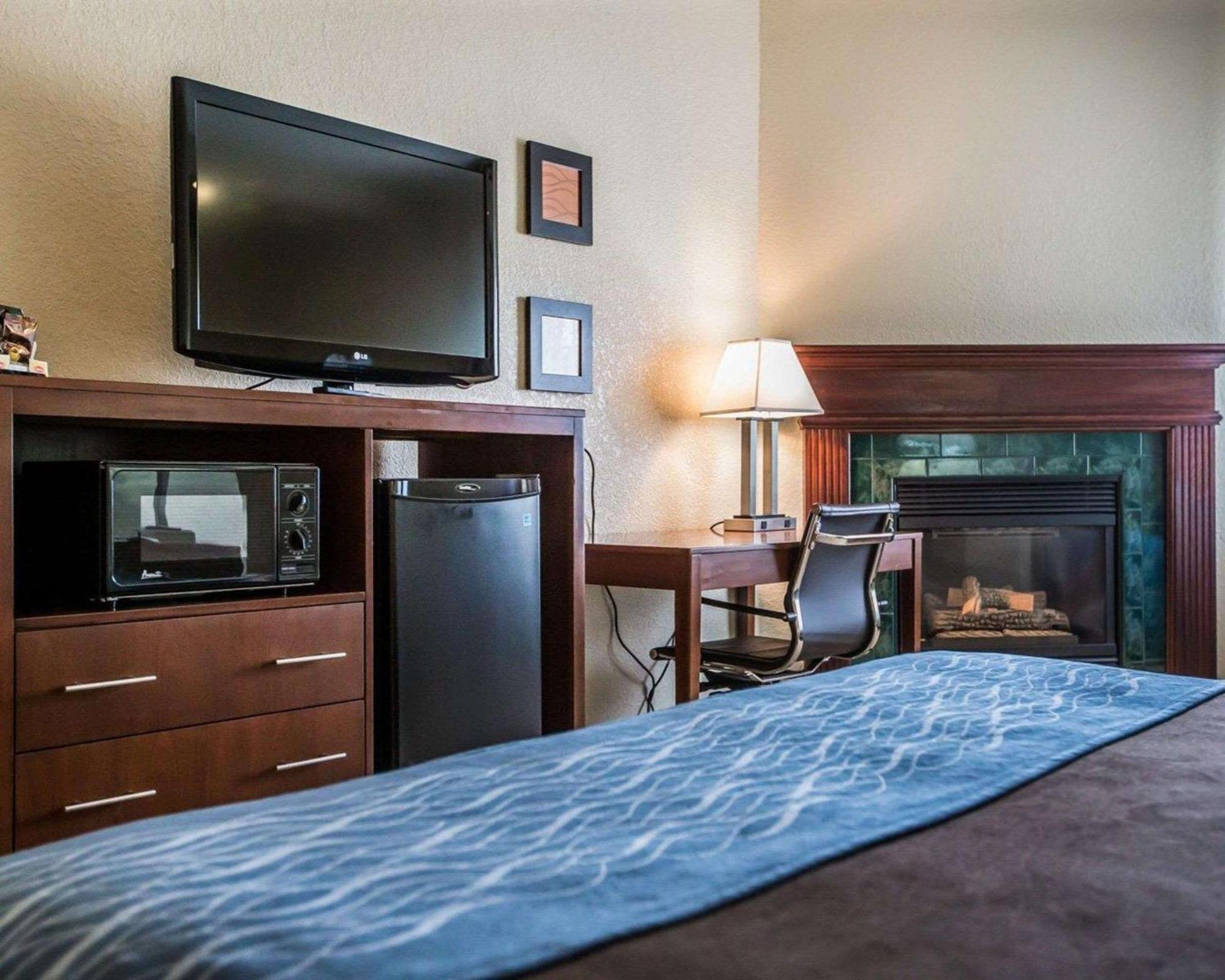 Standard King Room - Non-Smoking