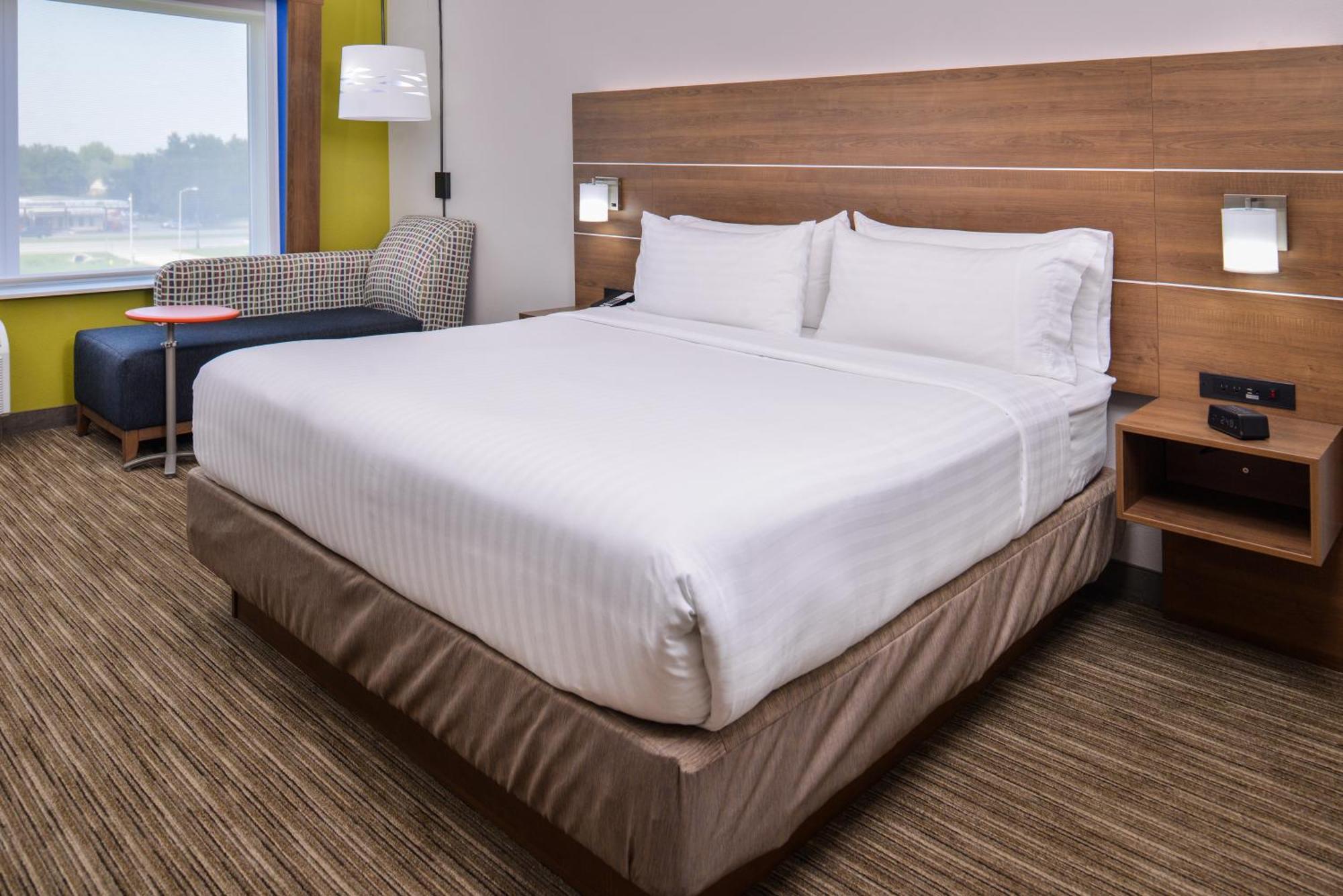 King Room - Hearing Accessible/Non-Smoking