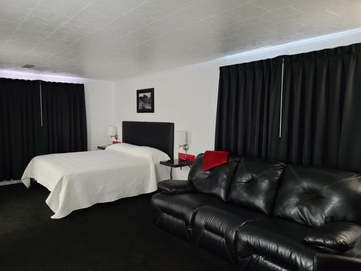 Deluxe King Suite