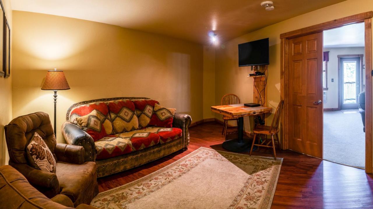 Deluxe King Suite with Sofa Bed