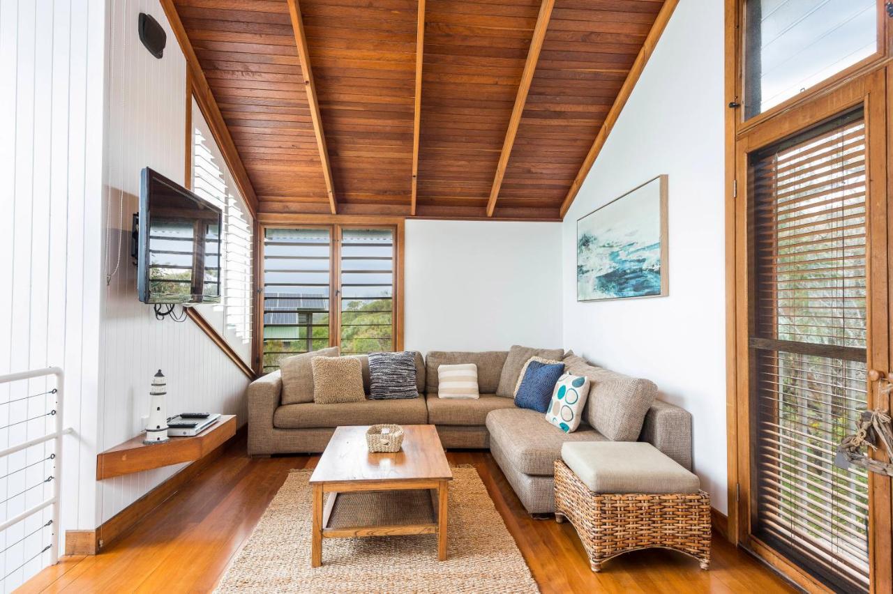 Two-Bedroom House with Hot Tub - Treetop (Currawong)
