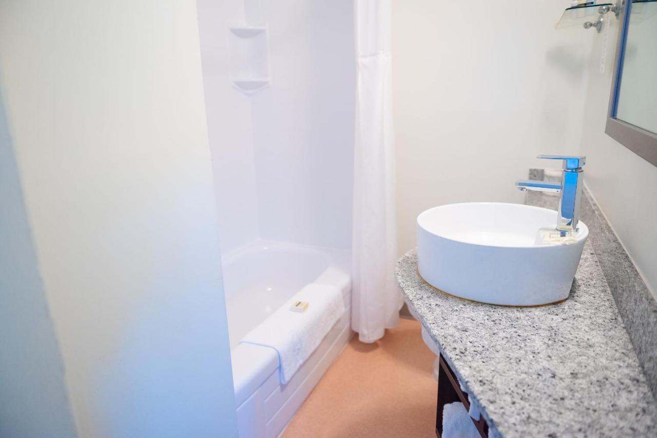 Double Room with Two Double Beds - Drive up