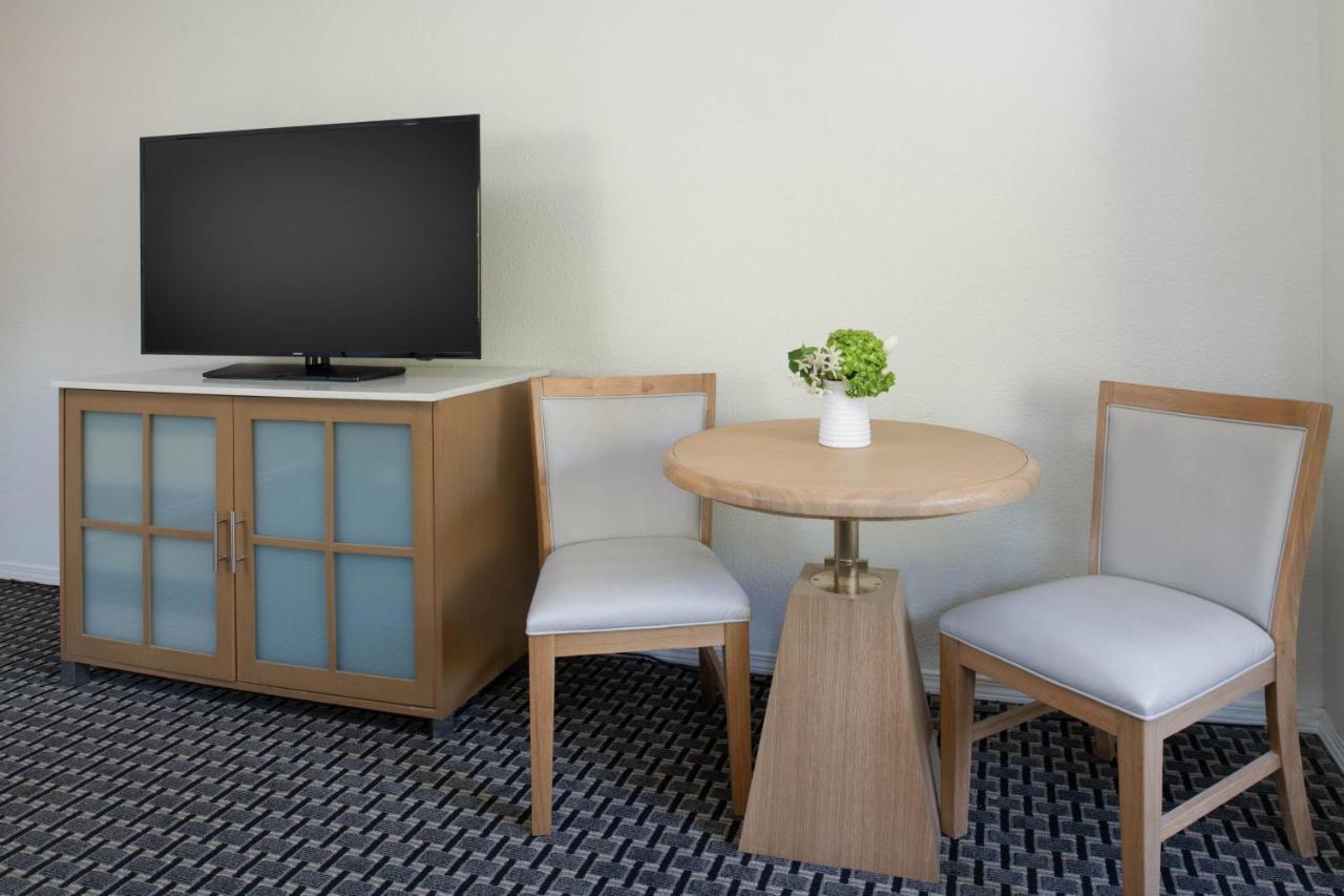 King Room with Roll-In Shower - Disability Access