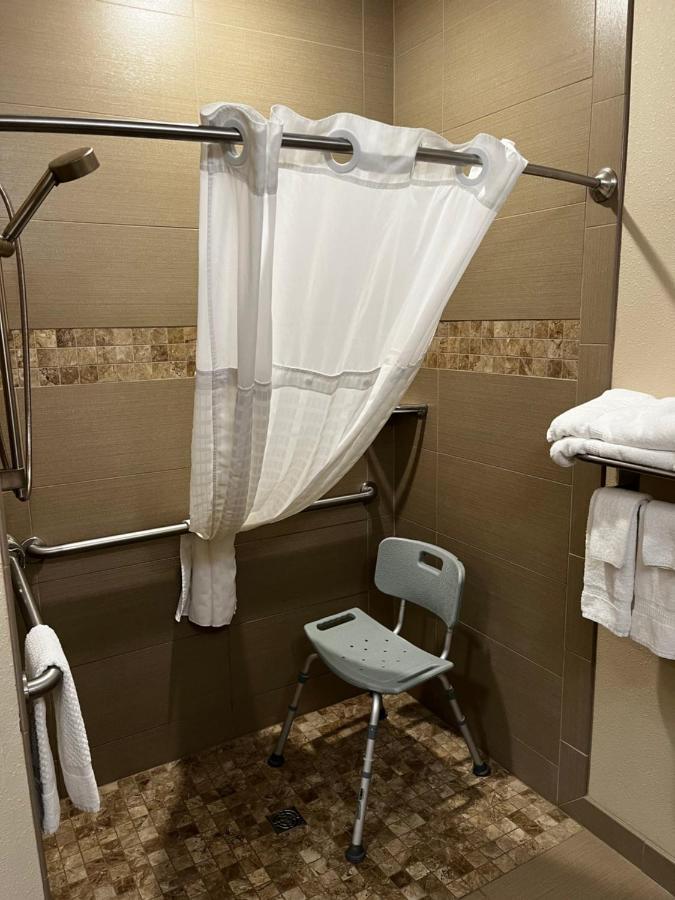 King Suite - Accessible/Non-Smoking