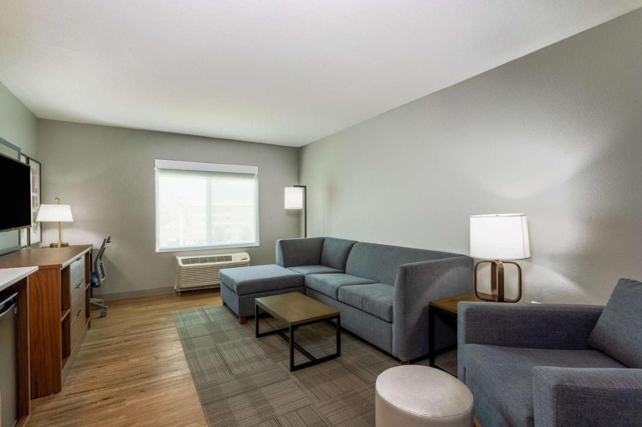 One-Bedroom King Suite - Non-Smoking