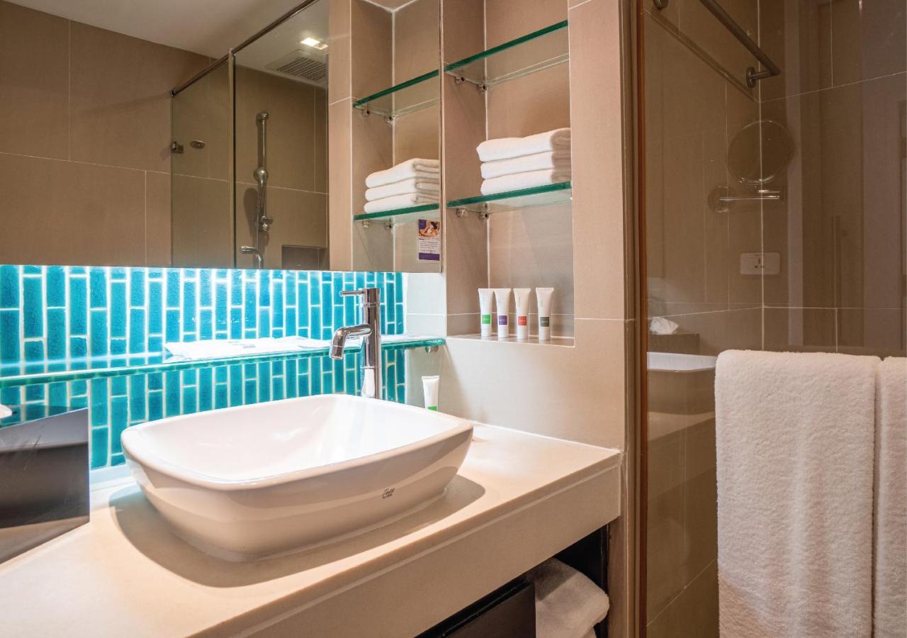 One-Bedroom Family Suite