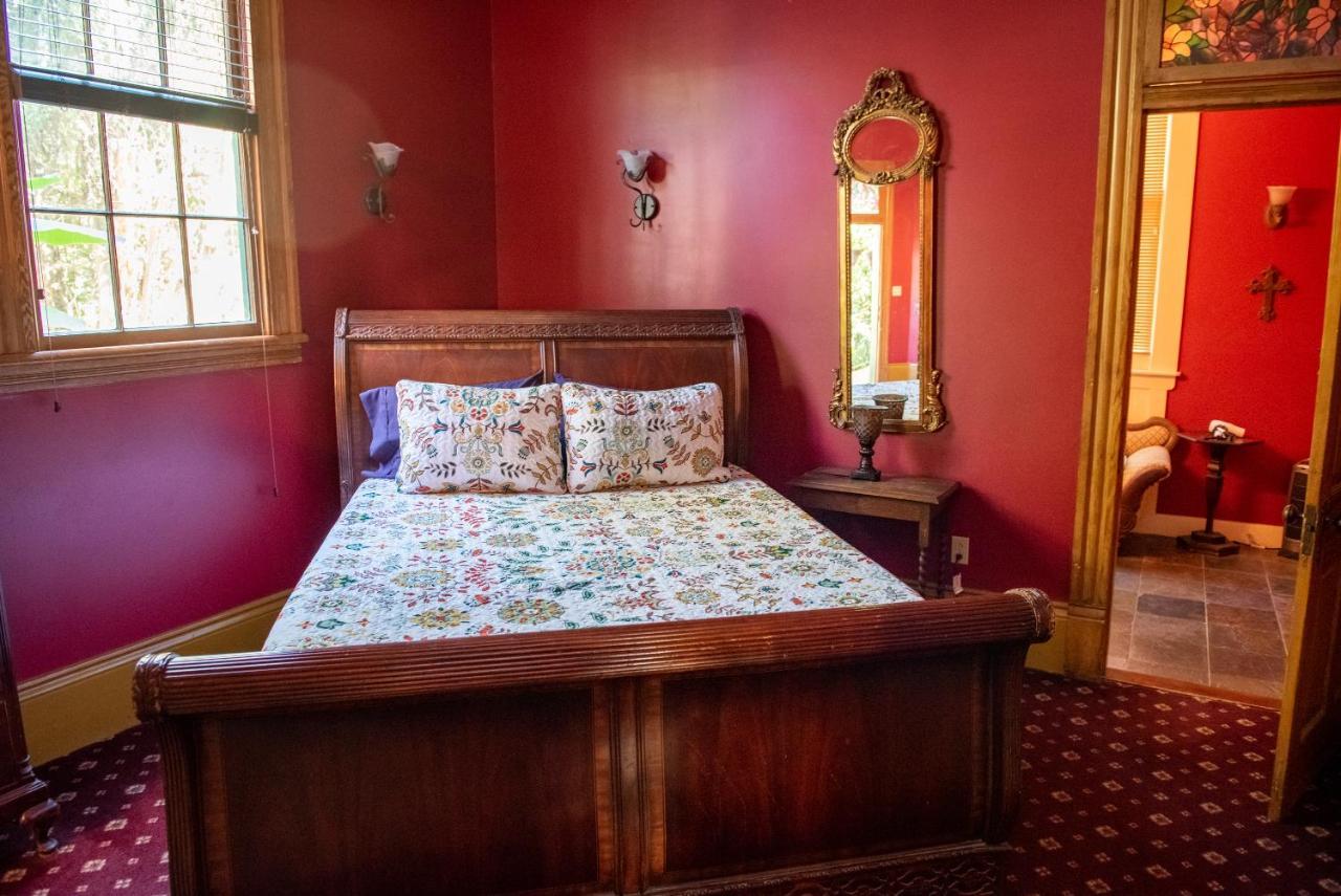 Queen Suite