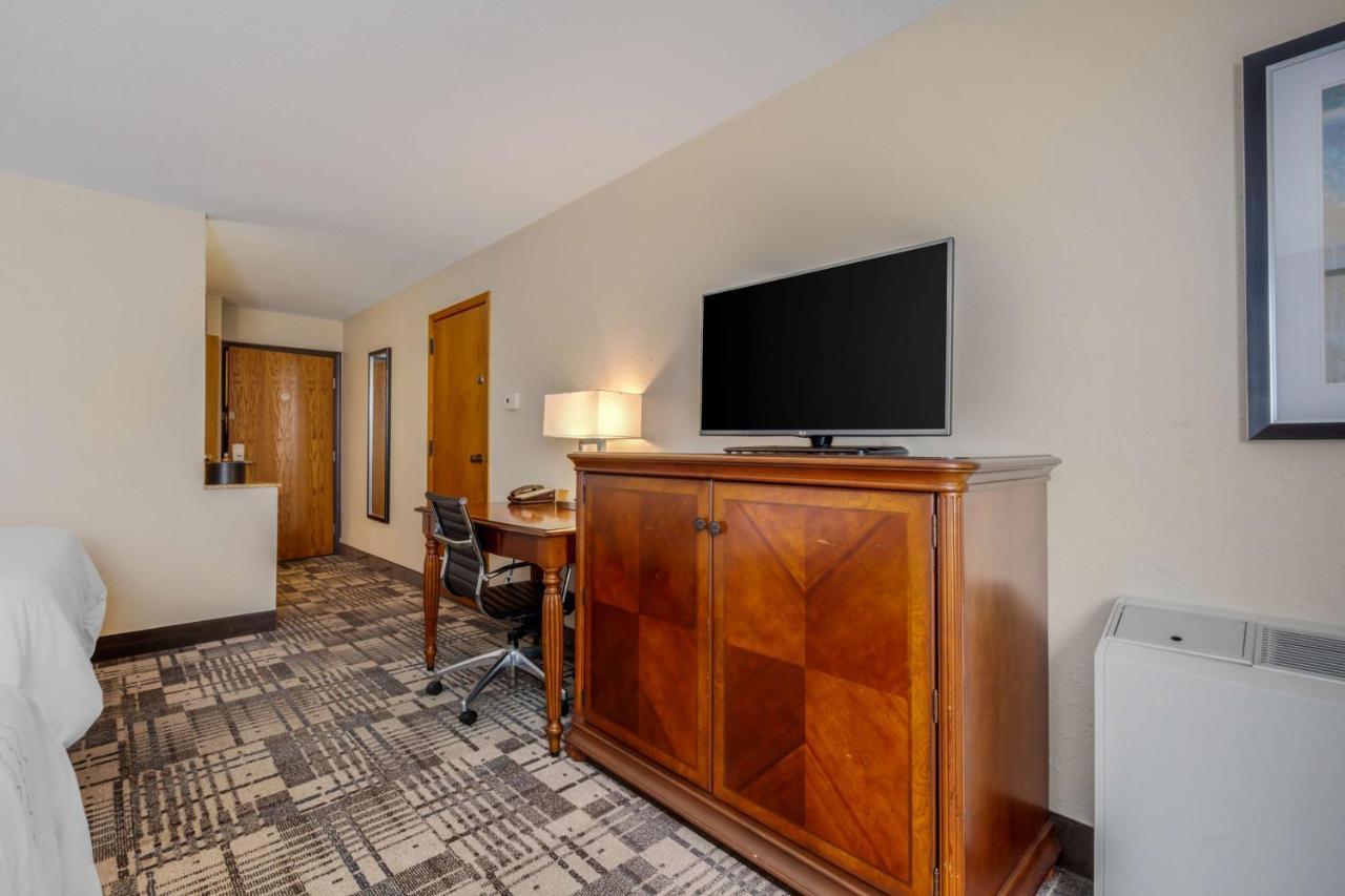 Queen Room with Two Queen Beds and Pool View - First Floor/Non-Smoking