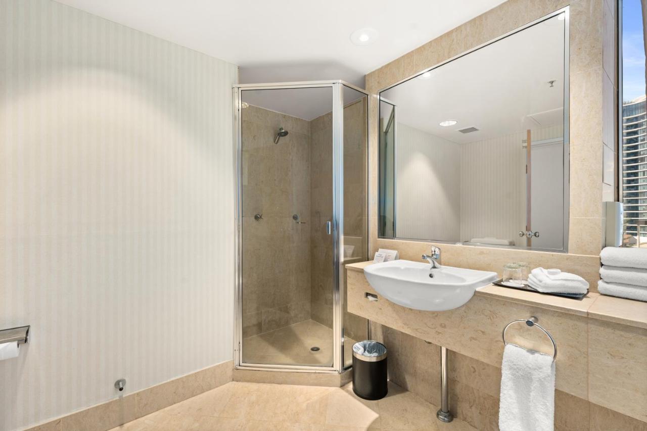 Doppelzimmer mit 2 Doppelbetten und Balkon