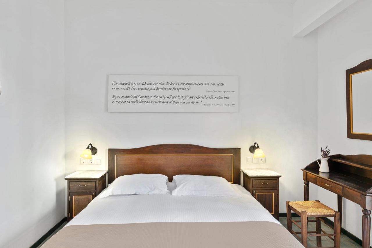 Budget Double Room with Street View