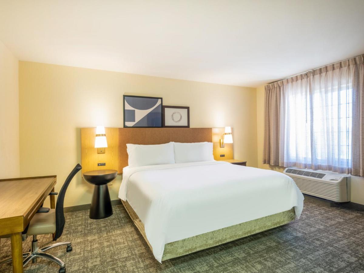 Two-Bedroom Suite with Oner King Bed and One Queen Bed