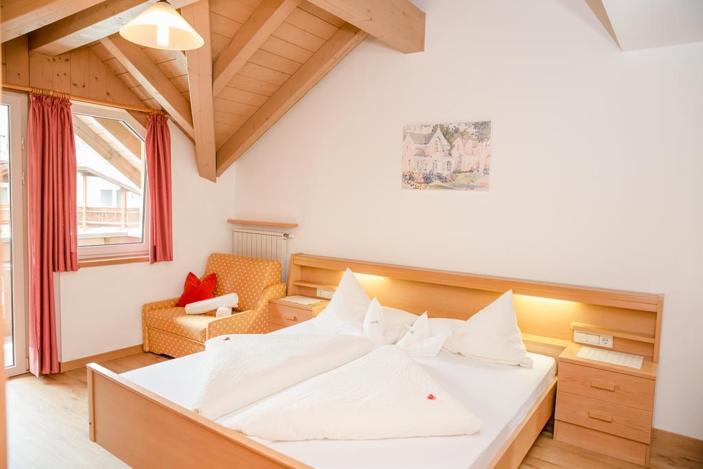 Double Room with Mountain View,134682357:JPEG