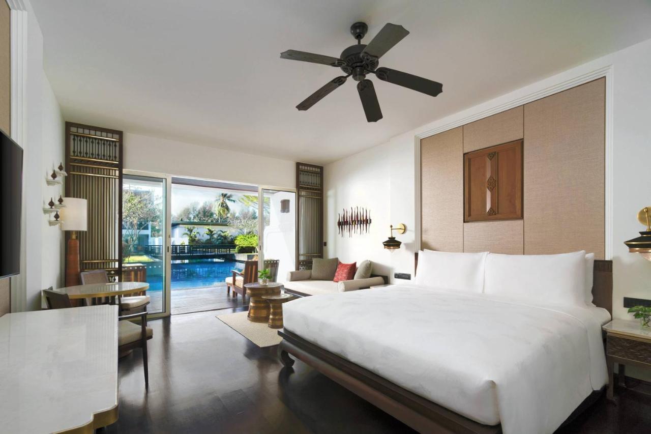 Deluxe King Room Sofa Bed Pool Access,1128027750:JPEG