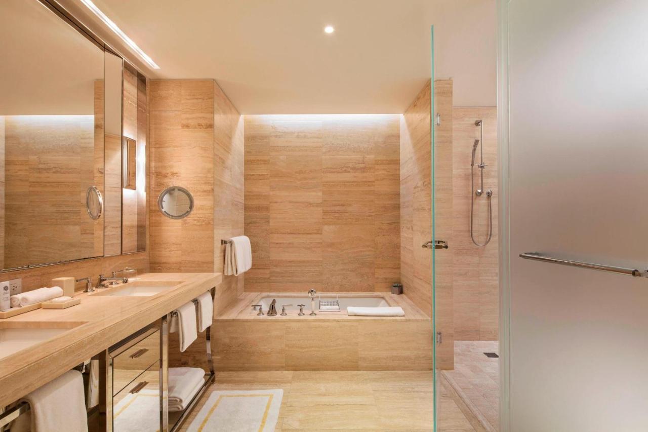 Quarto Astor Luxo com 1 Cama King-size e Vista do Mar