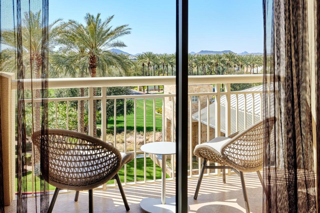 Guest room, 1 King, Resort view