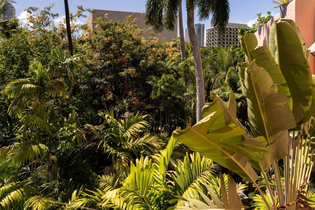 Doppelzimmer Historic Garden mit 2 Doppelbetten und Gartenblick