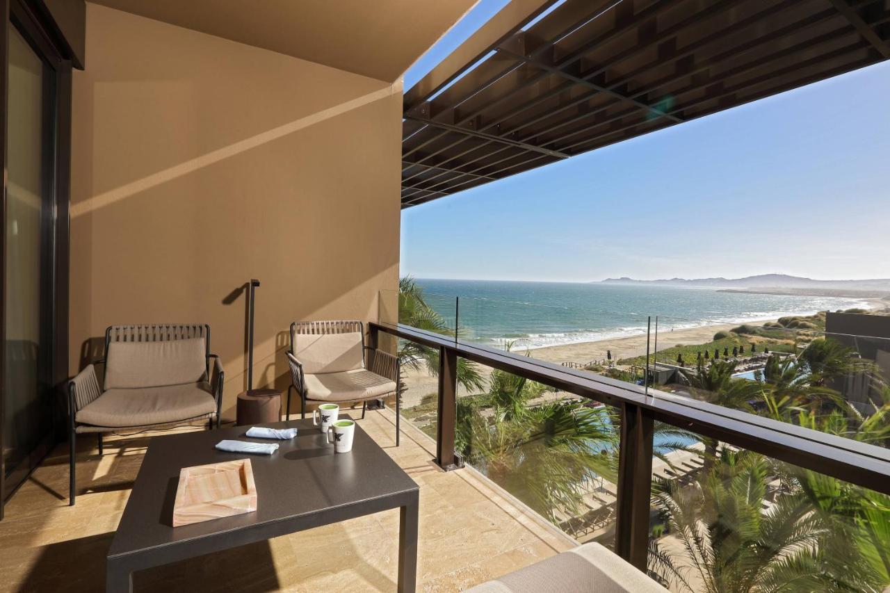 Griffin Club Deluxe, Guest room, 1 King Bed, Balcony