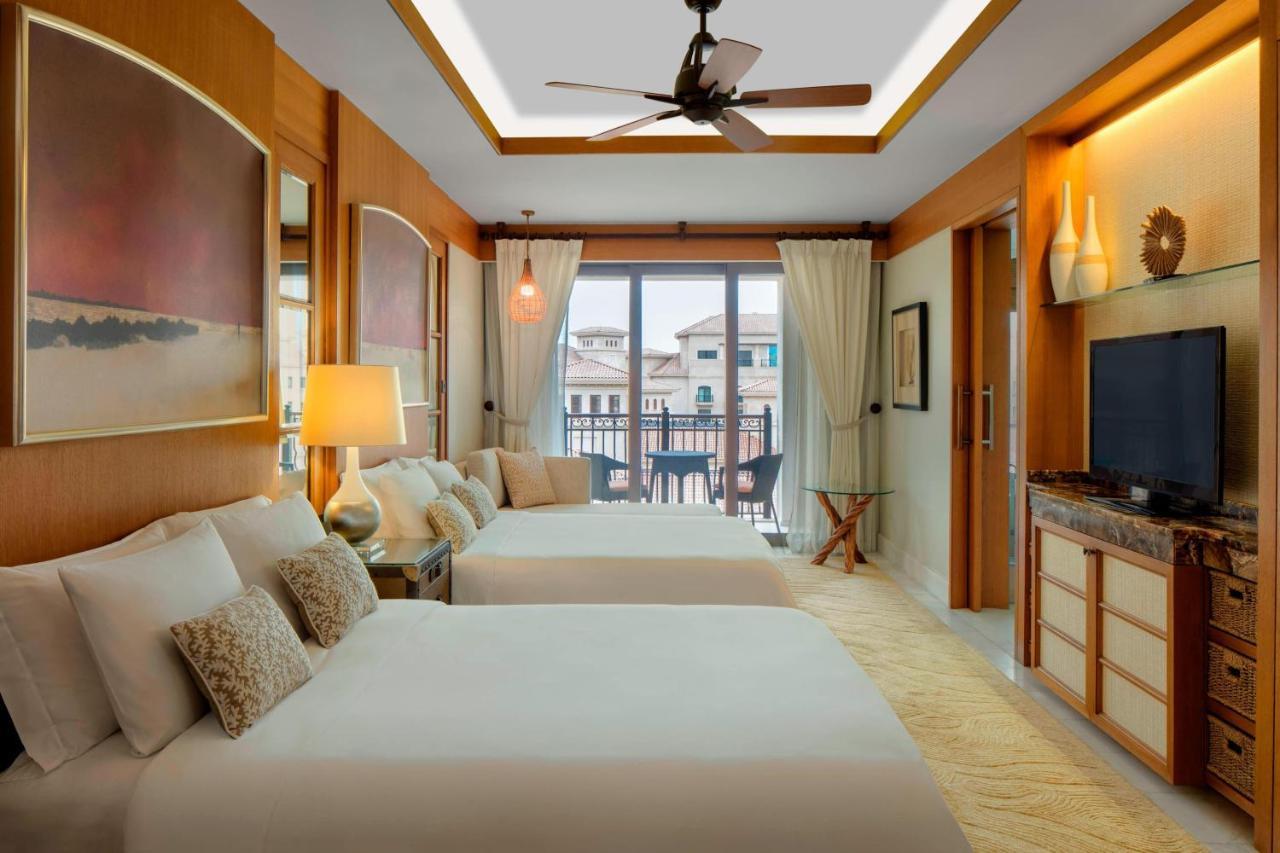 Chambre Supérieure avec 2 Lits Queen-Size, Balcon et Canapé-Lit