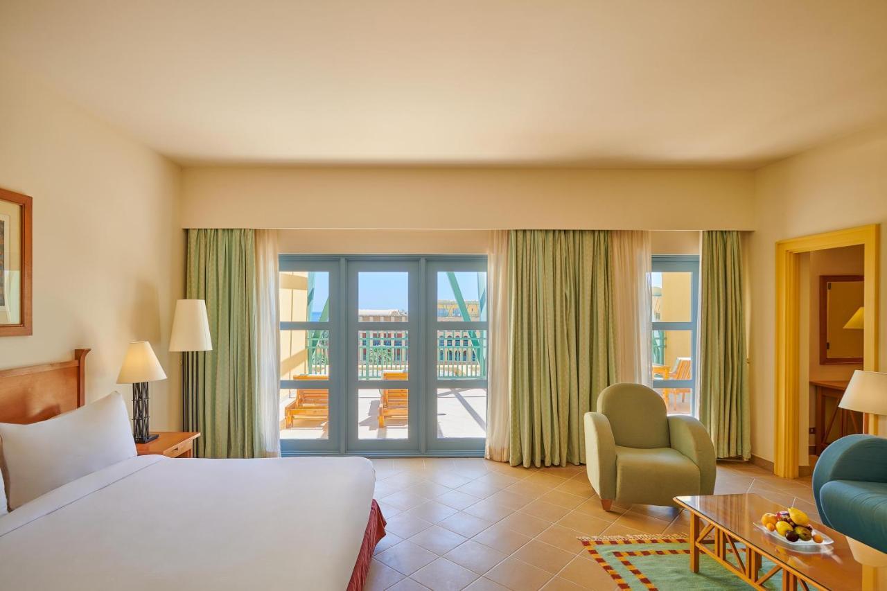 Junior Suite mit Pool- und Meerblick