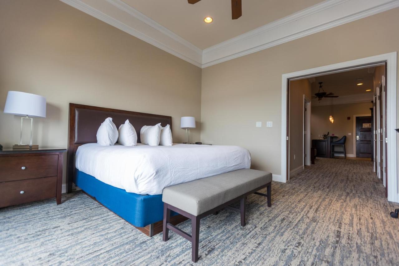 King Suite with Spa Bath