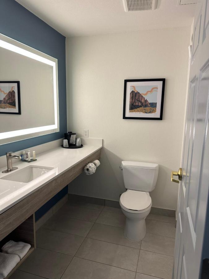 One-Bedroom Suite Two Queen Beds Non-Smoking