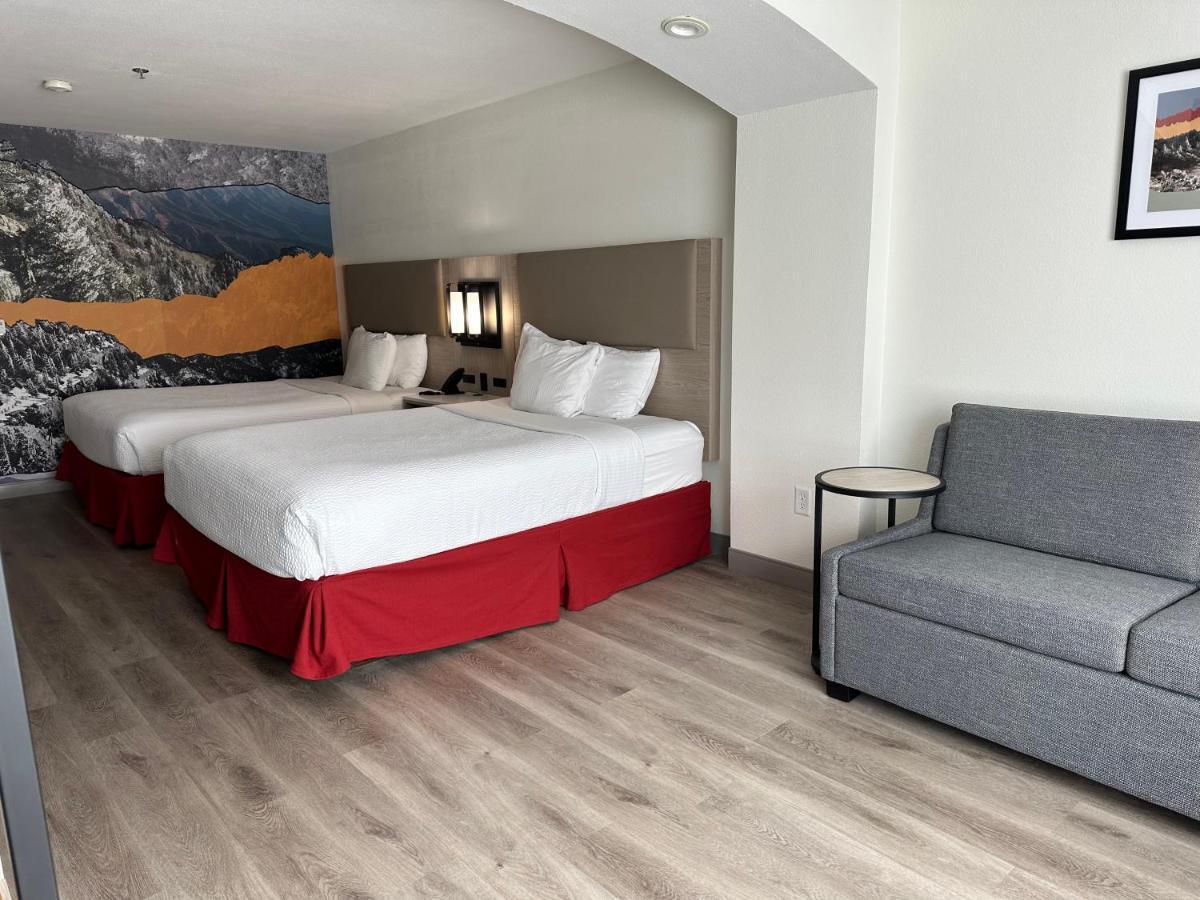Queen Room Two Queen Beds Mobility Access or Non-Smoking