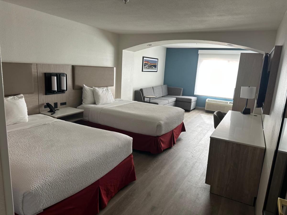 One-Bedroom Suite Two Queen Beds Non-Smoking