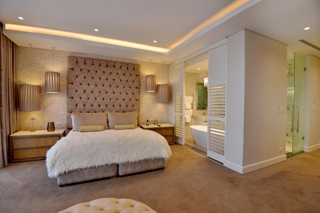 Rockstar Penthouse with Private pool, Gym, Hot Tub and 4 Bedrooms