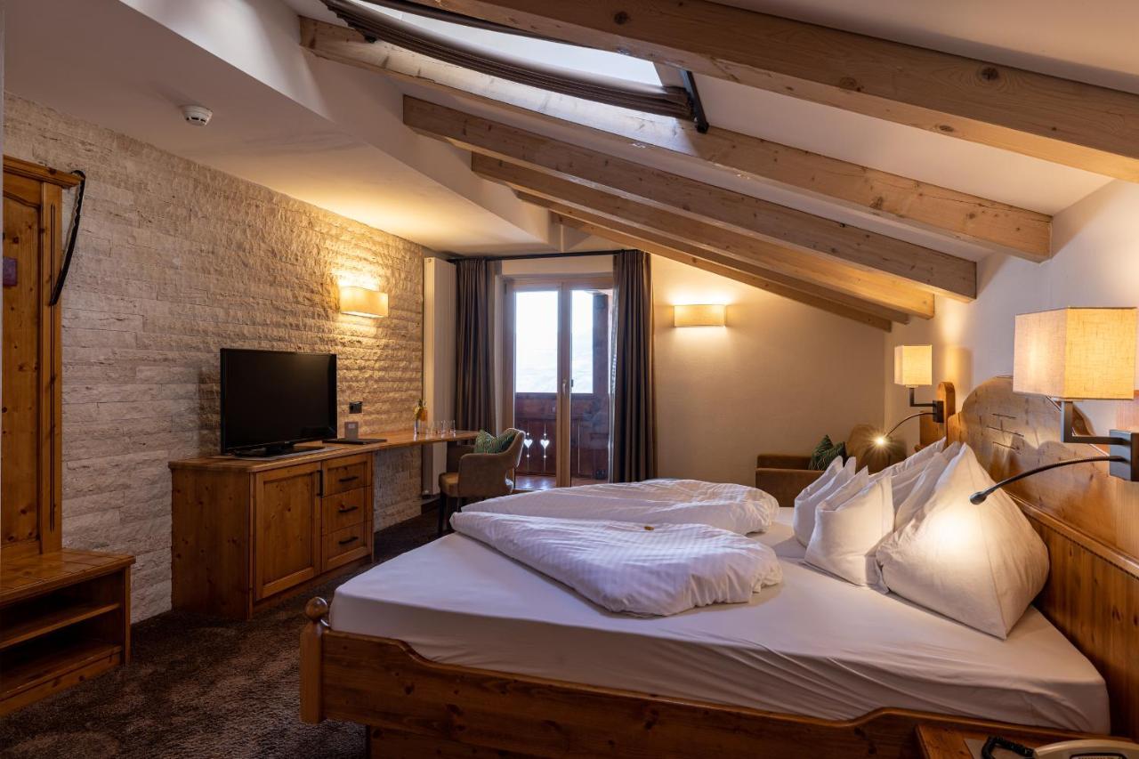 Standard Double Room,1377120659:JPEG
