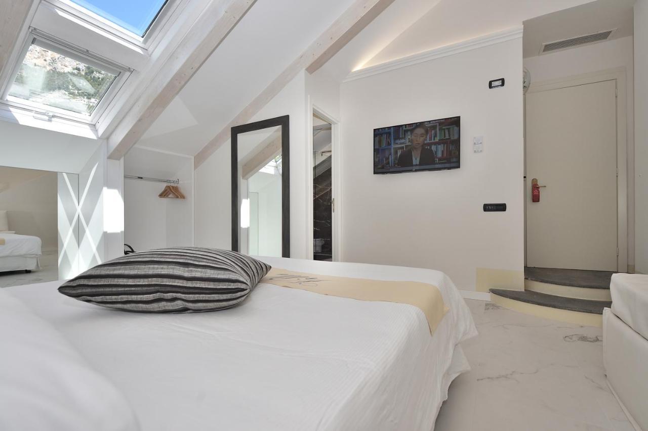 Standard Quadruple Room,1386590924:JPEG
