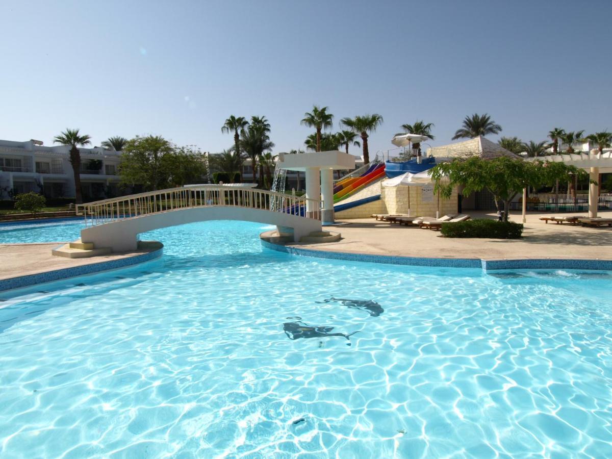 Camera Deluxe con Vista Piscina