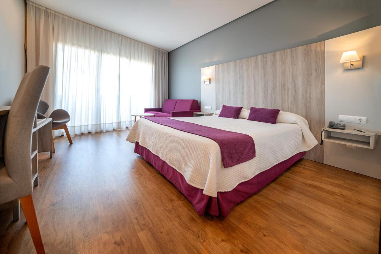 Deluxe Double Room (2 Adults + 1 Child)