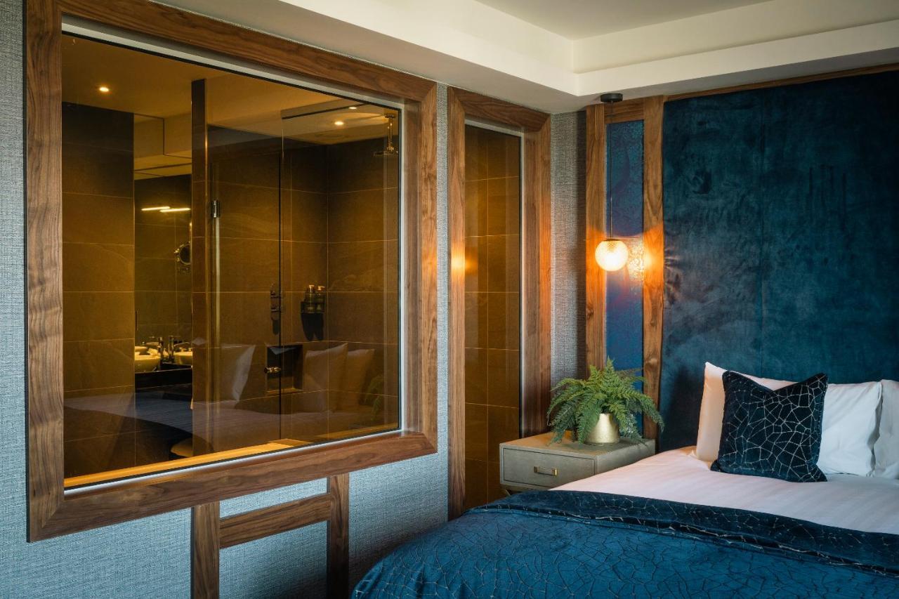 Couples Deluxe Room