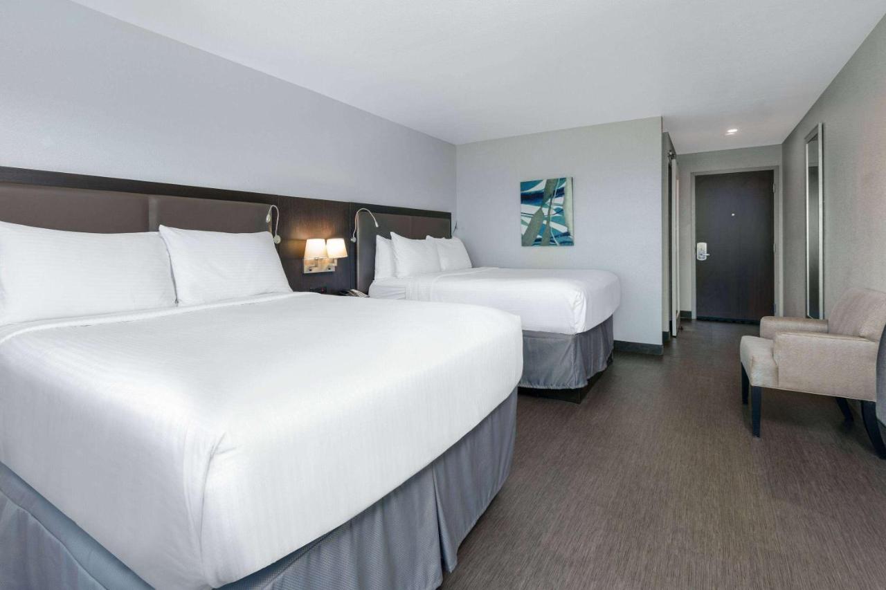 Suite With Two Queen Beds and Balcony - Non-Smoking/Ocean View