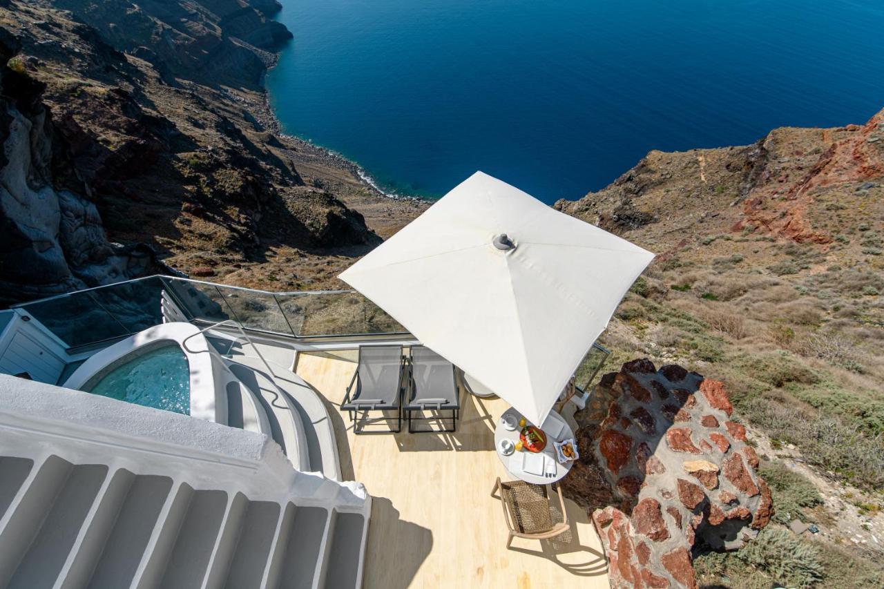 Cliff Suite with Sea View and both Indoor & Outdoor Jetted Plunge Pools
