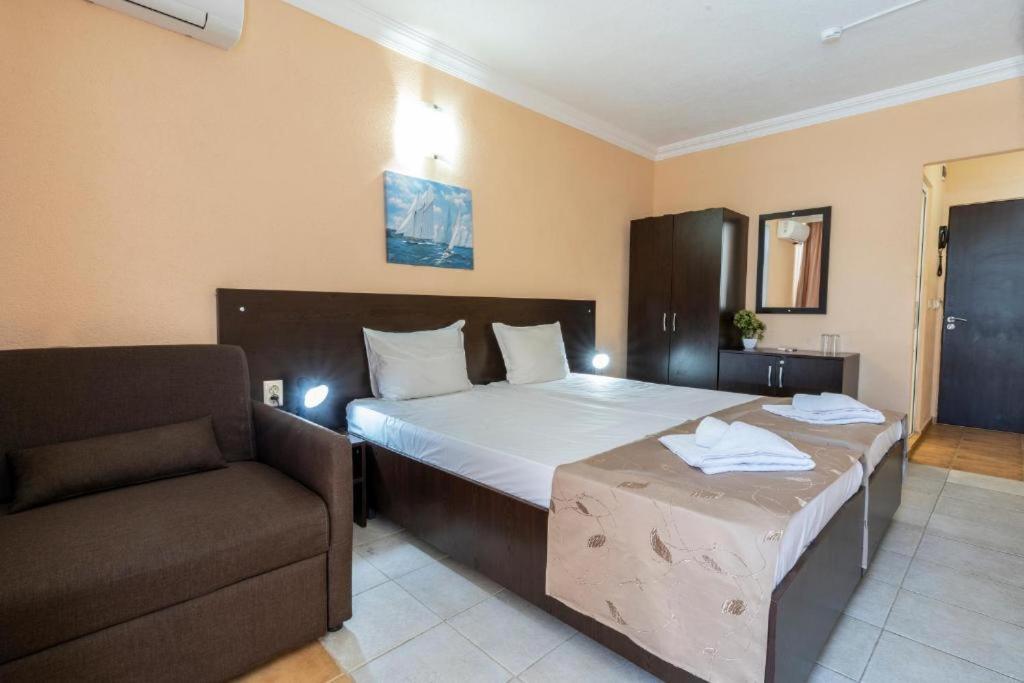 Standard Room (2 Adults + 2 Children)