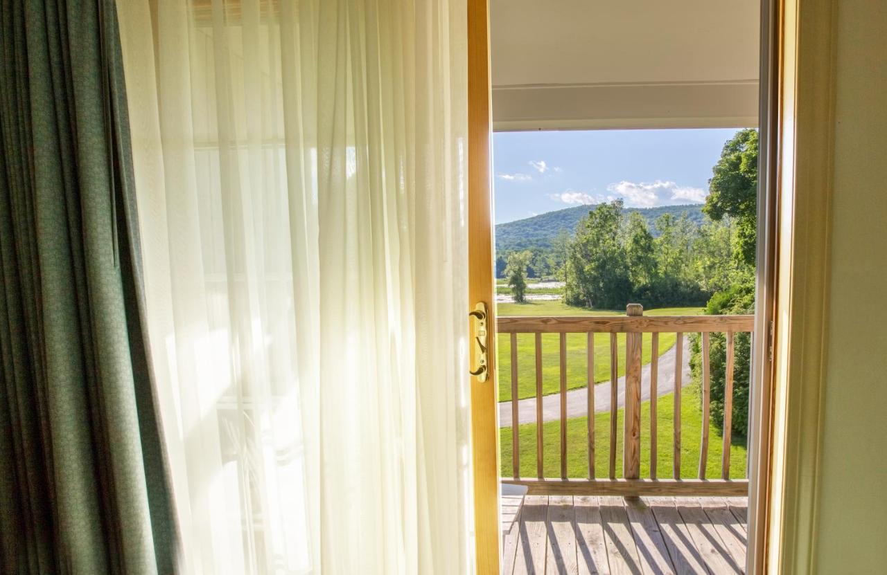 Deluxe King Room with Mountain View, Non-Smoking