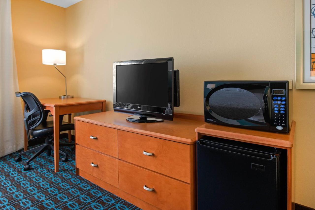 King Room with Roll-in Shower - Mobility Access/Non-Smoking