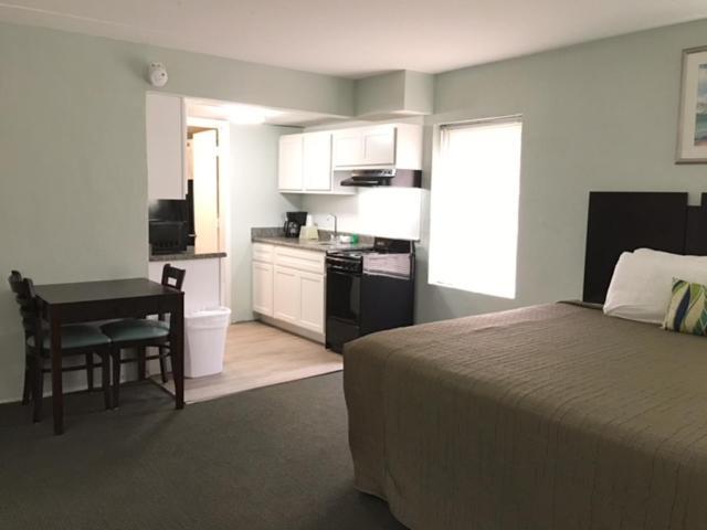 Non-Oceanfront King Room with Kitchen