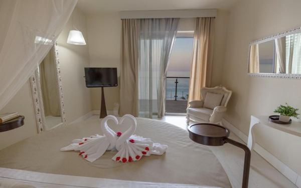Romantic Double Room with Balcony and Sea View