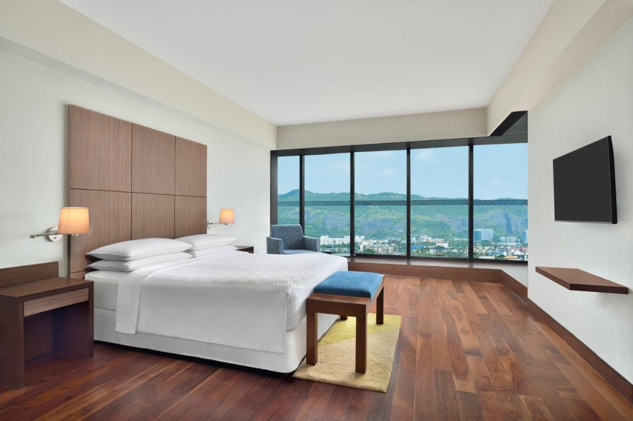 Premier King Suite with Pool View