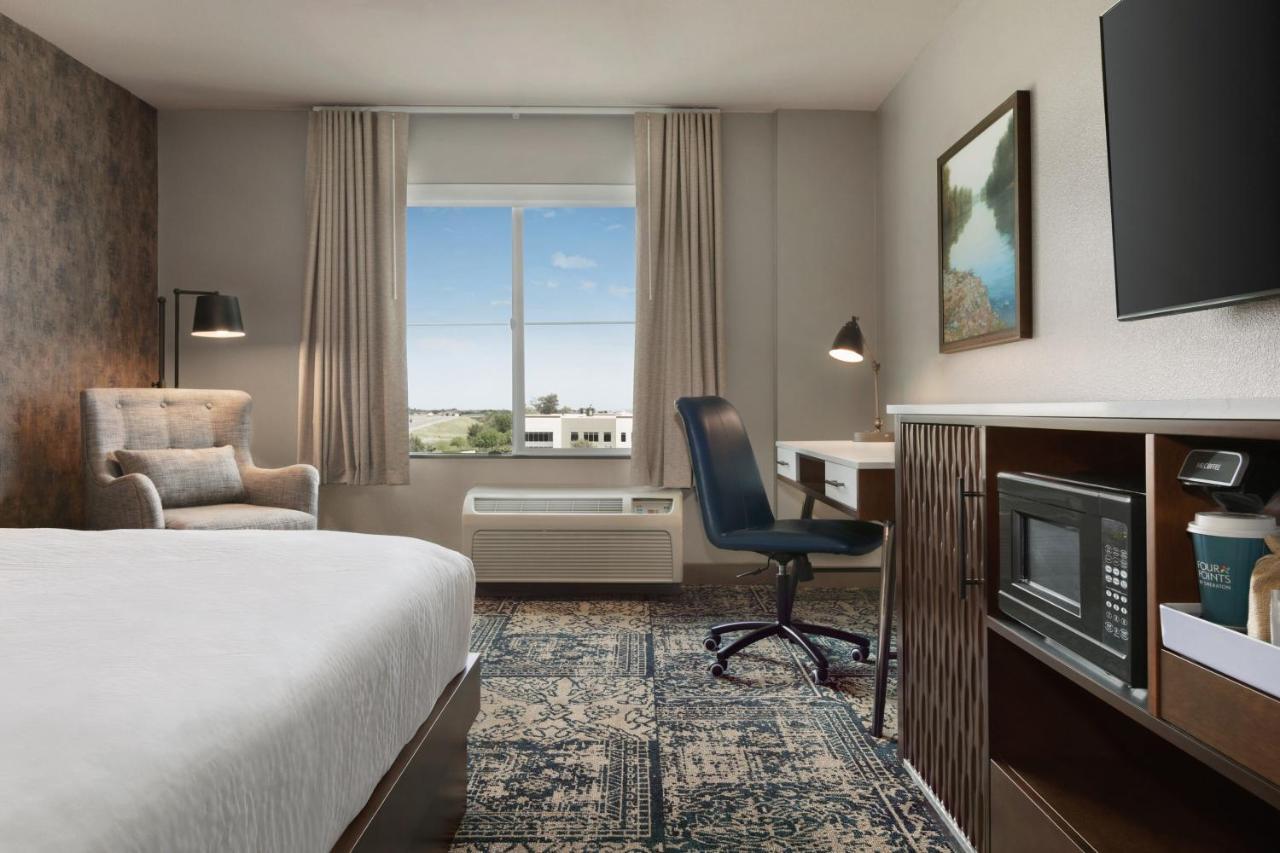 Guest Room, 1 King