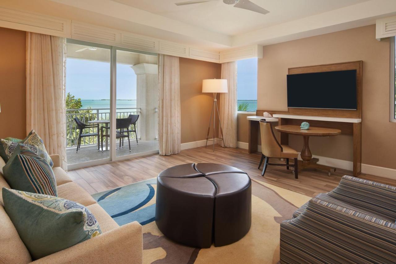 Bay Front Corner Suite, 1 Bedroom Suite, 1 King, Sofa bed