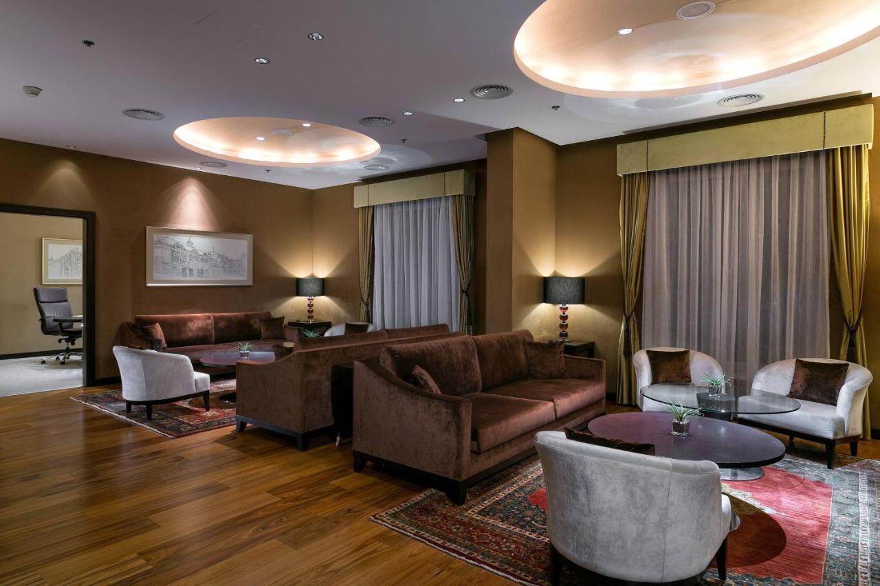 Executive Twin Room - Grand Living Room Access Level