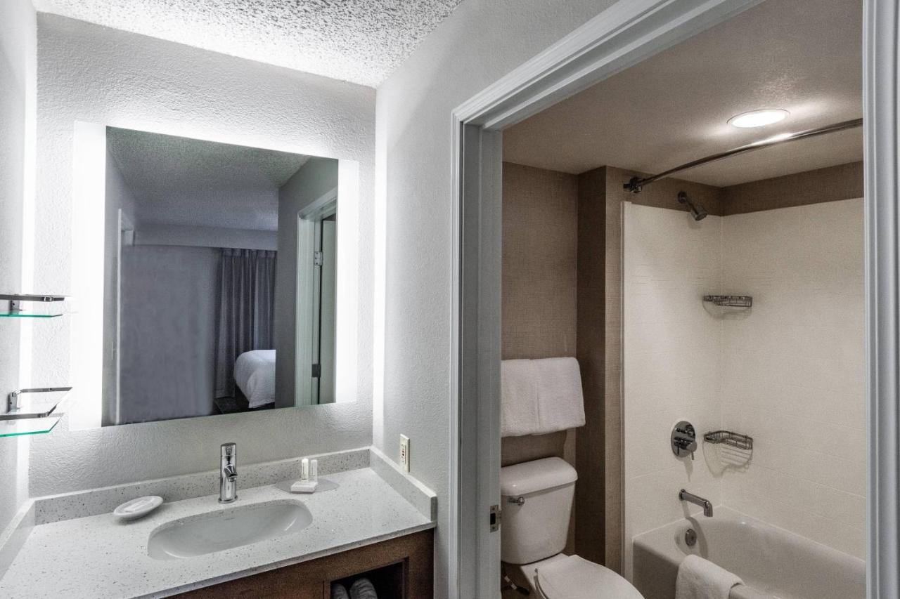 Two-Bedroom Queen Suite